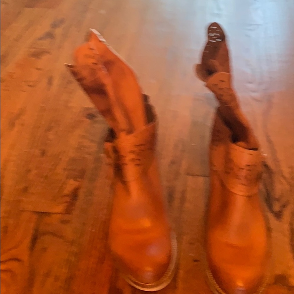 Vera gonna tan boots